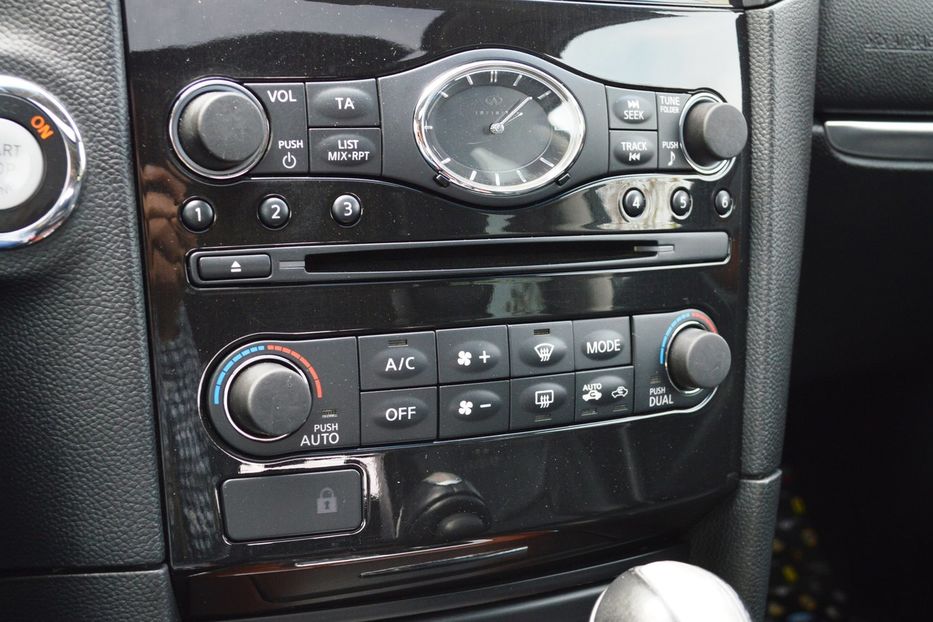 Продам Infiniti QX70 2013 года в Одессе
