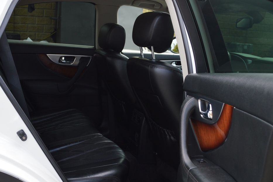 Продам Infiniti QX70 2013 года в Одессе