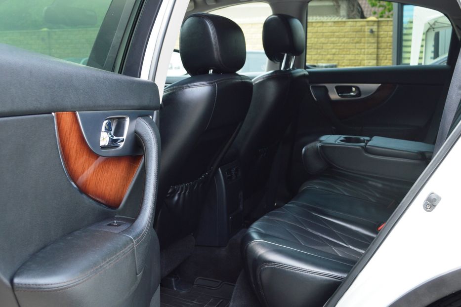 Продам Infiniti QX70 2013 года в Одессе