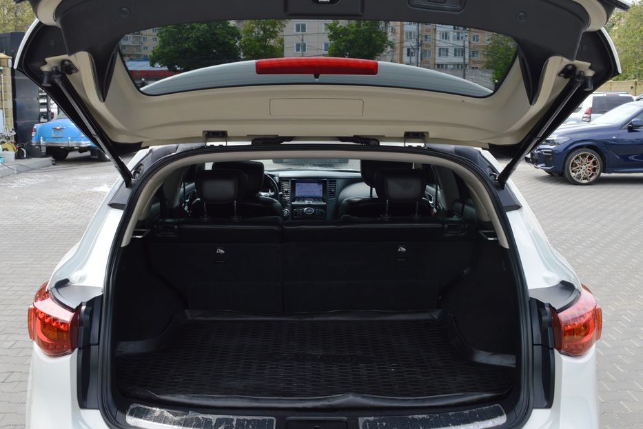 Продам Infiniti QX70 2013 года в Одессе