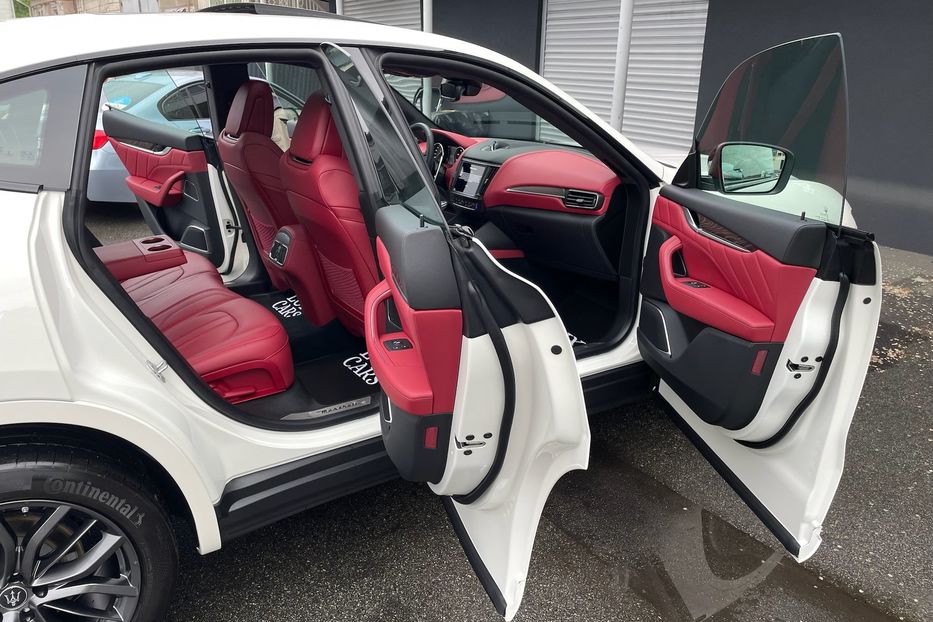 Продам Maserati Levante Modena 2022 года в Киеве
