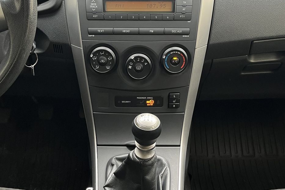 Продам Toyota Corolla Офіційна 2013 года в Николаеве