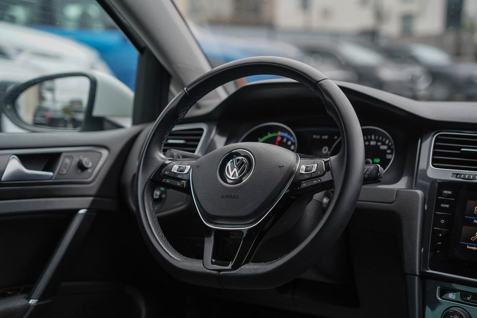 Продам Volkswagen e-Golf 2018 года в Черновцах