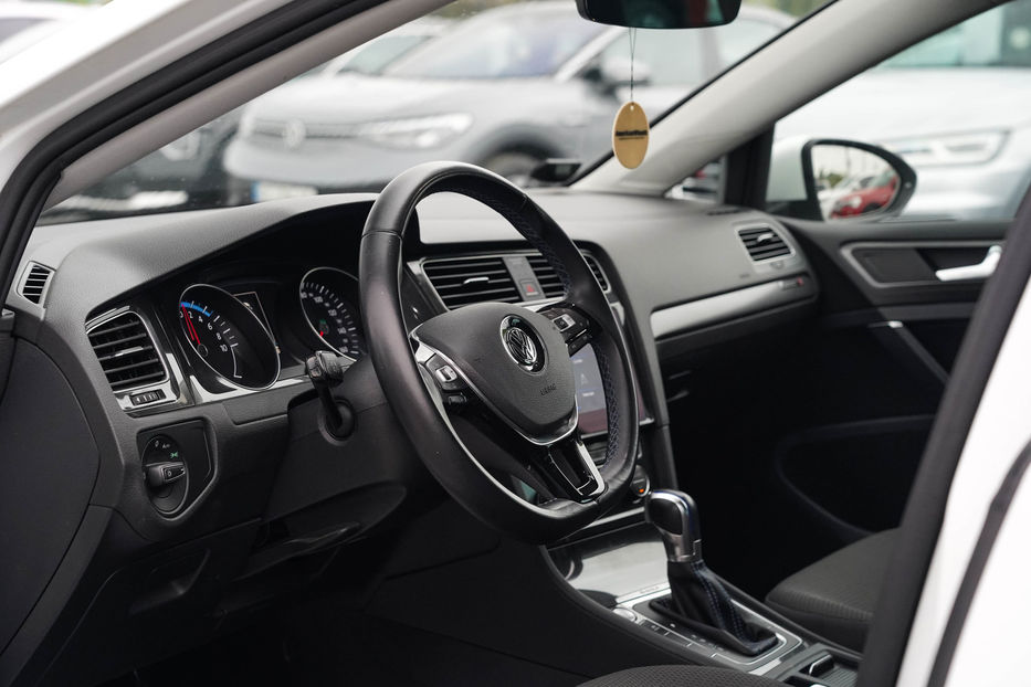 Продам Volkswagen e-Golf 2018 года в Черновцах