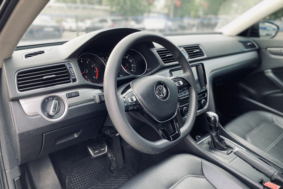 Продам Volkswagen Passat B7 2016 года в Киеве
