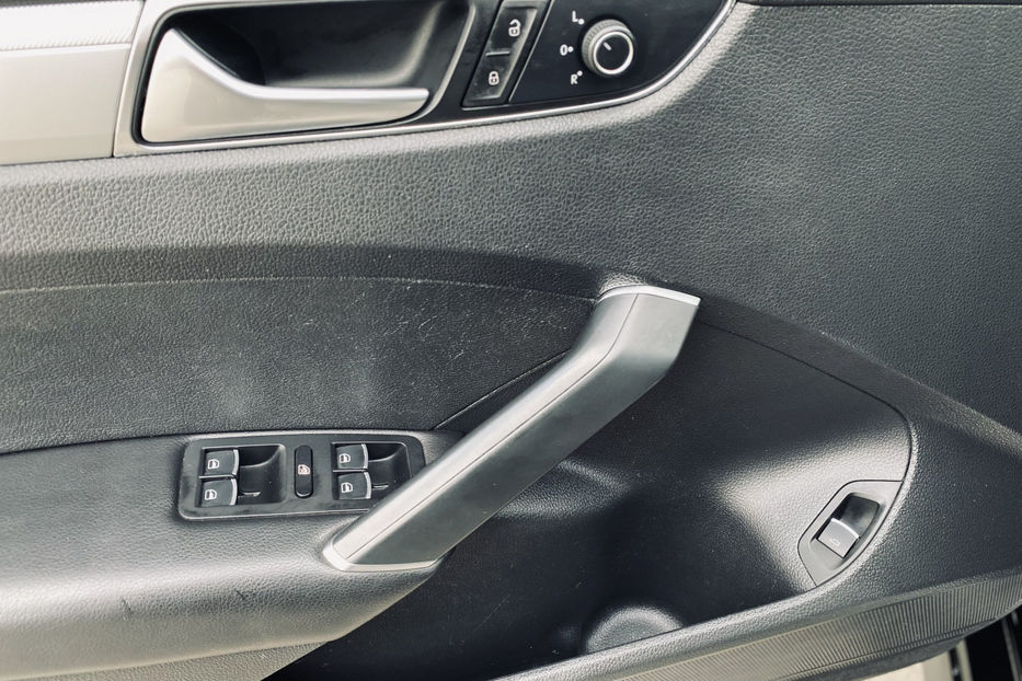 Продам Volkswagen Passat B7 2016 года в Киеве