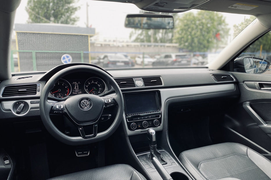 Продам Volkswagen Passat B7 2016 года в Киеве