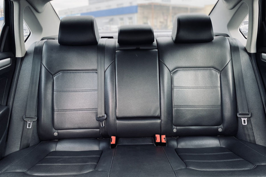 Продам Volkswagen Passat B7 2016 года в Киеве