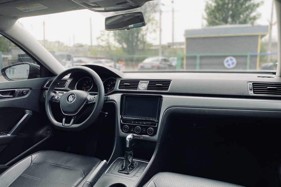 Продам Volkswagen Passat B7 2016 года в Киеве