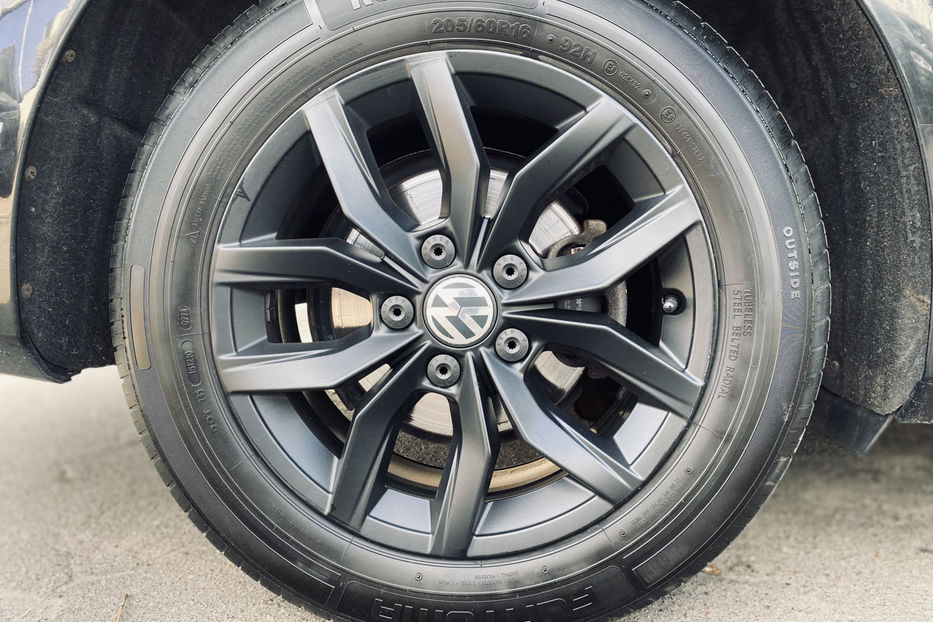 Продам Volkswagen Passat B7 2016 года в Киеве