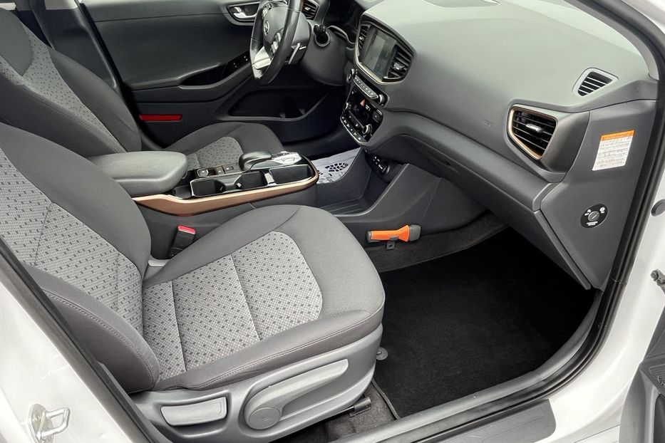 Продам Hyundai Ioniq EV Comfort НЕ МАЛЬОВАНА!!! 2017 года в Львове