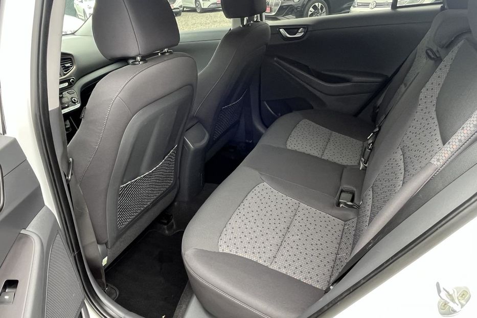 Продам Hyundai Ioniq EV Comfort НЕ МАЛЬОВАНА!!! 2017 года в Львове