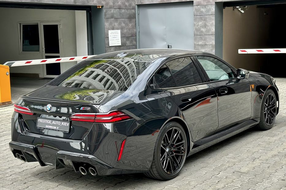 Продам BMW M5 2025 года в Киеве