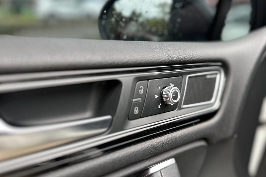 Продам Volkswagen Touareg R-Line 2017 года в Черновцах