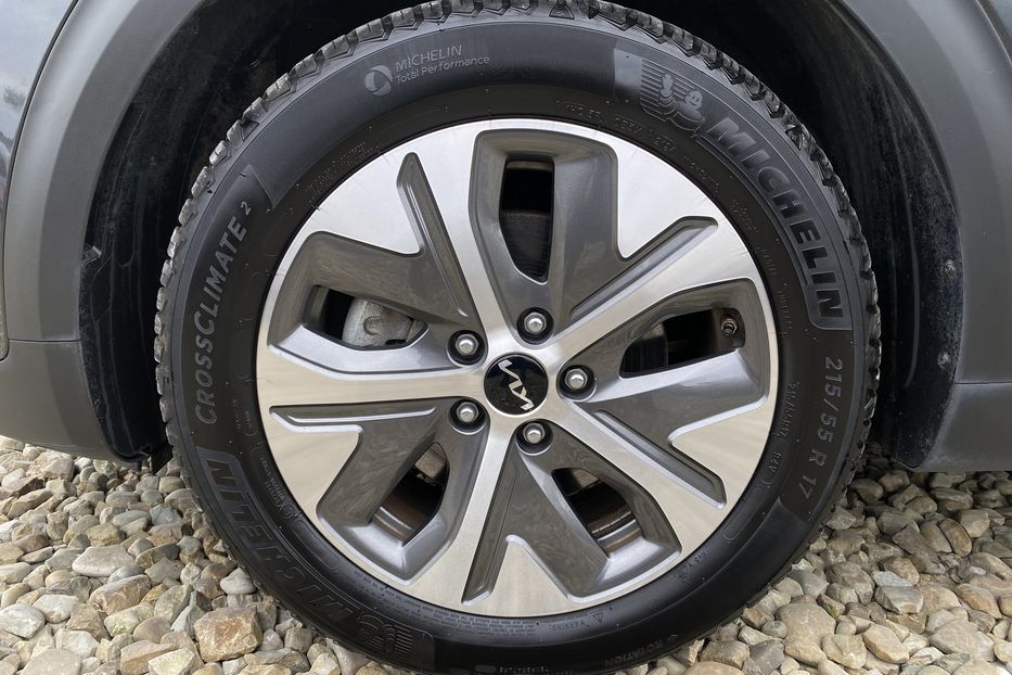 Продам Kia Niro ПідгрівсидінькермаСліпізониJBL 2021 года в Львове