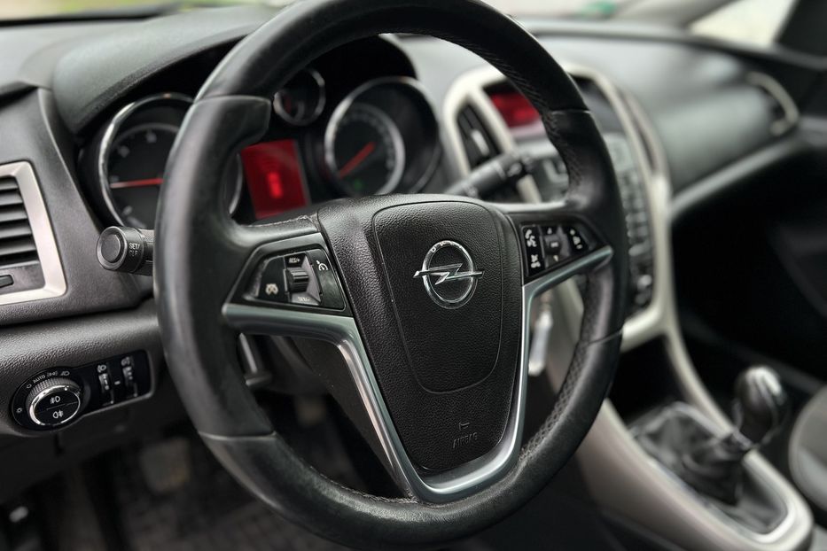 Продам Opel Astra J (KOMIS) 2012 года в г. Умань, Черкасская область