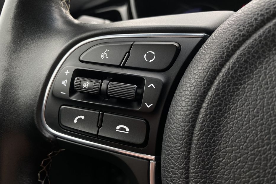 Продам Kia Niro ПідгрівсидінькермаСліпізониJBL 2021 года в Львове