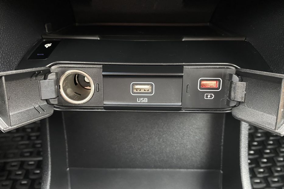 Продам Kia Niro ПідгрівсидінькермаСліпізониJBL 2021 года в Львове