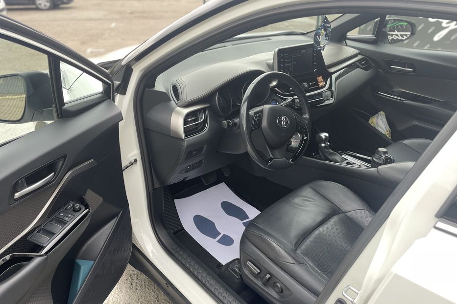 Продам Toyota C-HR Premium  2019 года в Киеве