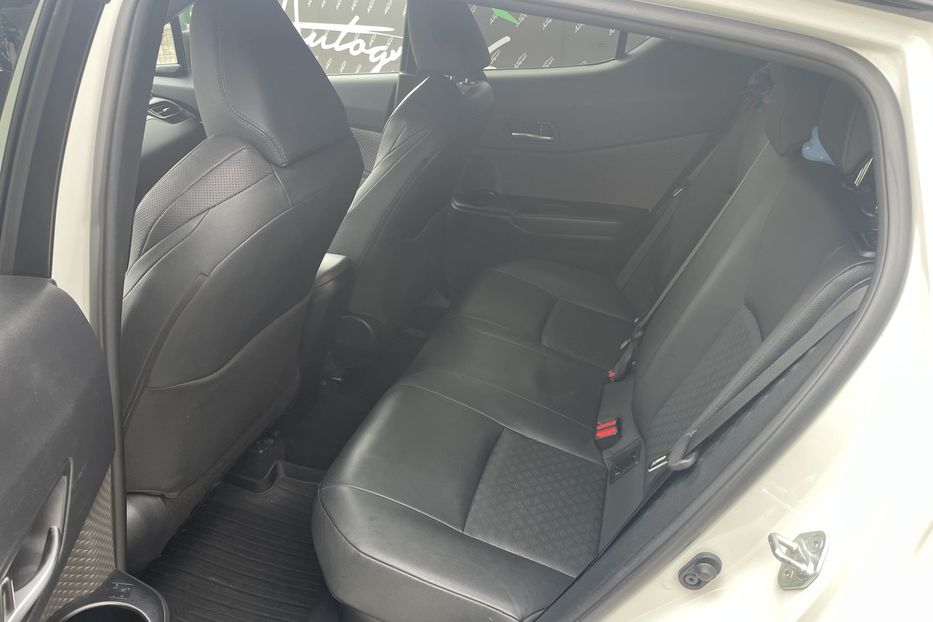 Продам Toyota C-HR Premium  2019 года в Киеве