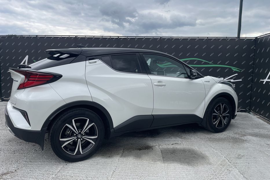 Продам Toyota C-HR Premium  2019 года в Киеве