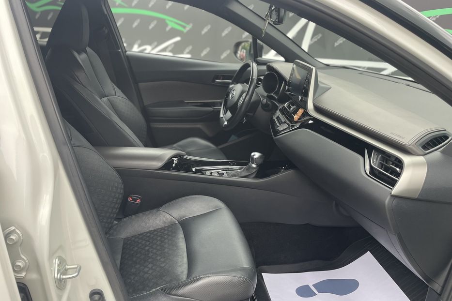 Продам Toyota C-HR Premium  2019 года в Киеве