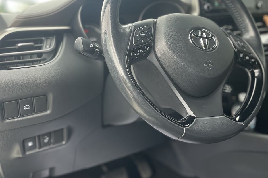 Продам Toyota C-HR Premium  2019 года в Киеве