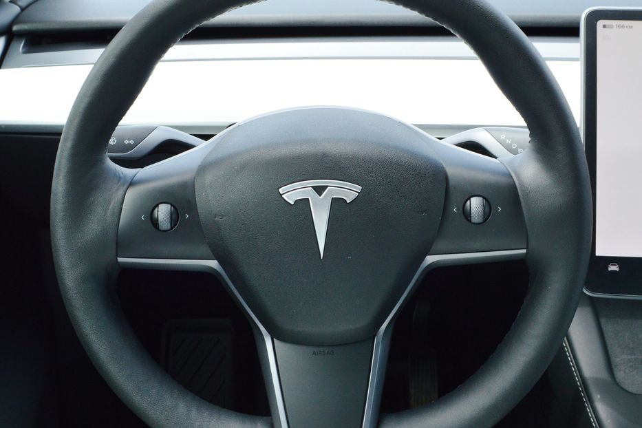 Продам Tesla Model Y 2022 года в Одессе