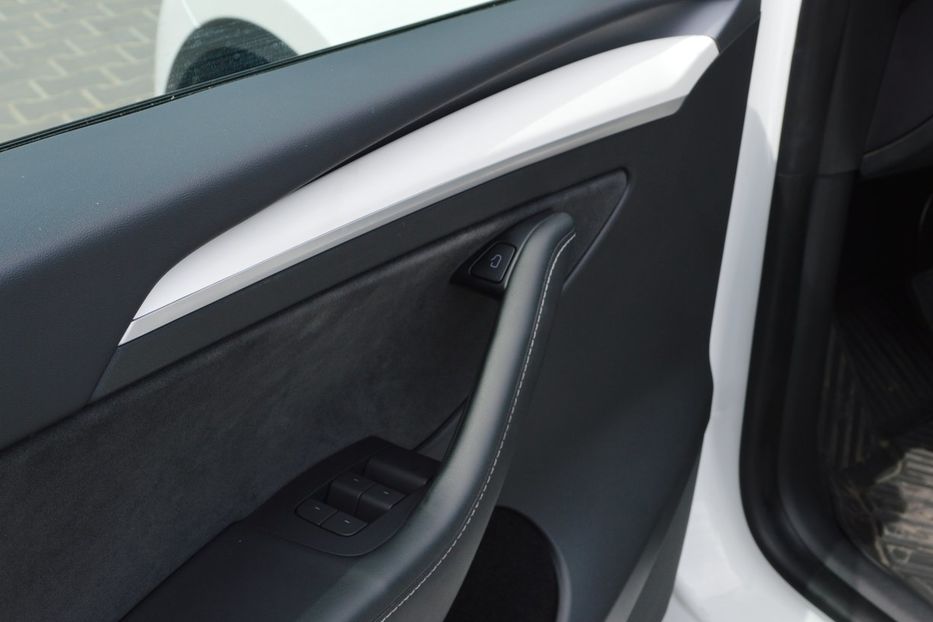 Продам Tesla Model Y 2022 года в Одессе