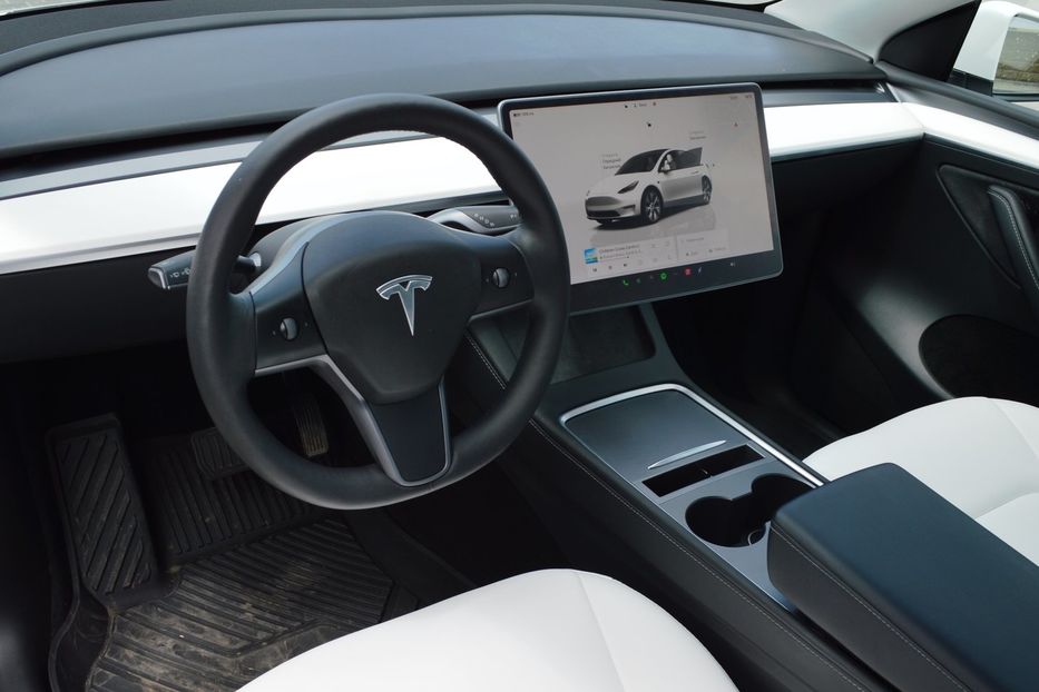 Продам Tesla Model Y 2022 года в Одессе