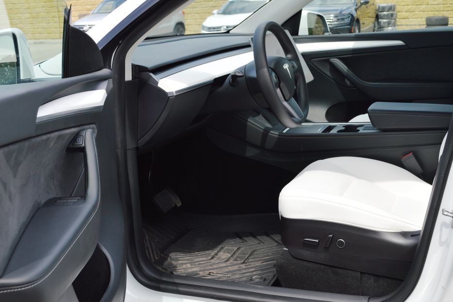 Продам Tesla Model Y 2022 года в Одессе