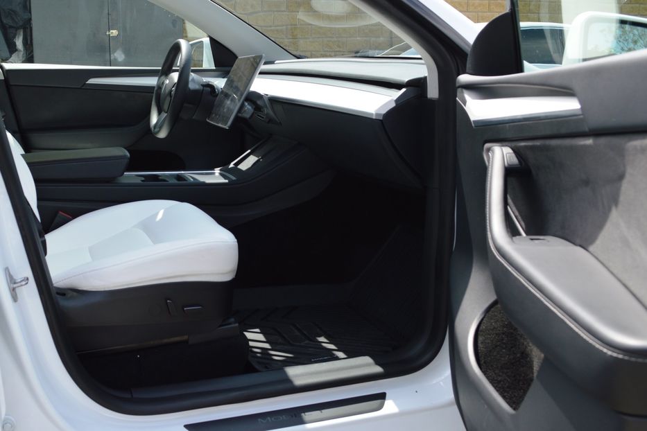 Продам Tesla Model Y 2022 года в Одессе