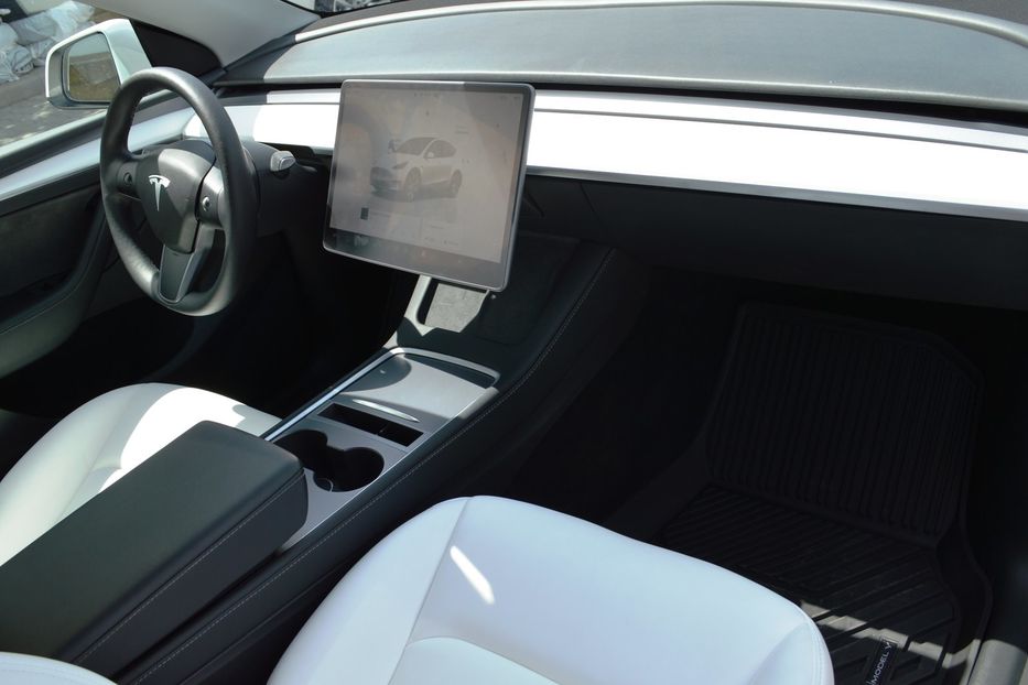 Продам Tesla Model Y 2022 года в Одессе