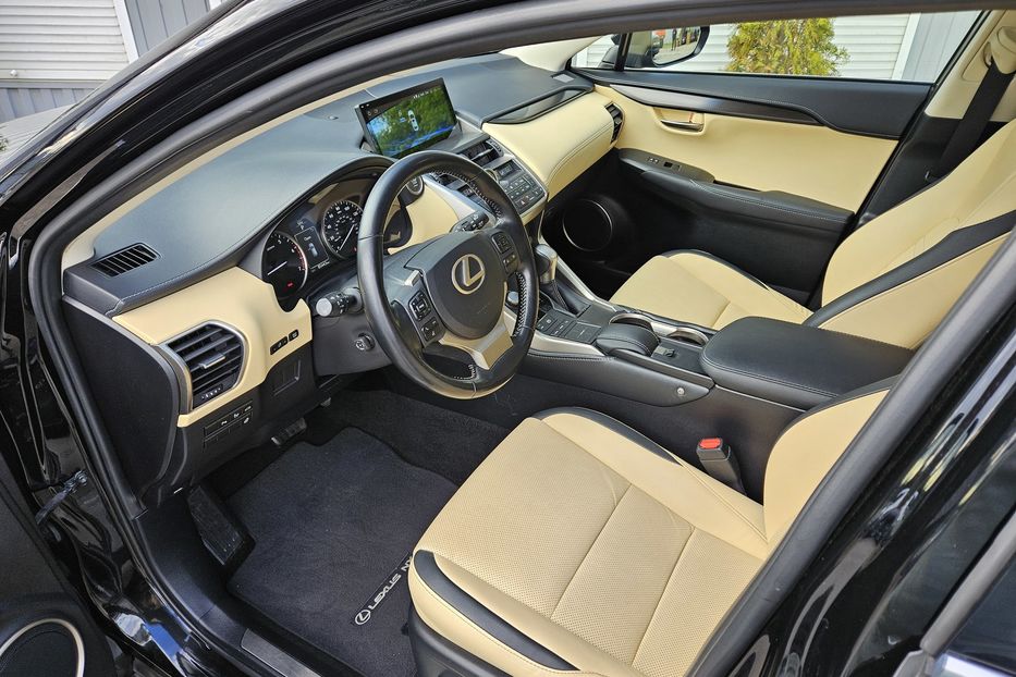 Продам Lexus NX 200 2016 года в Киеве