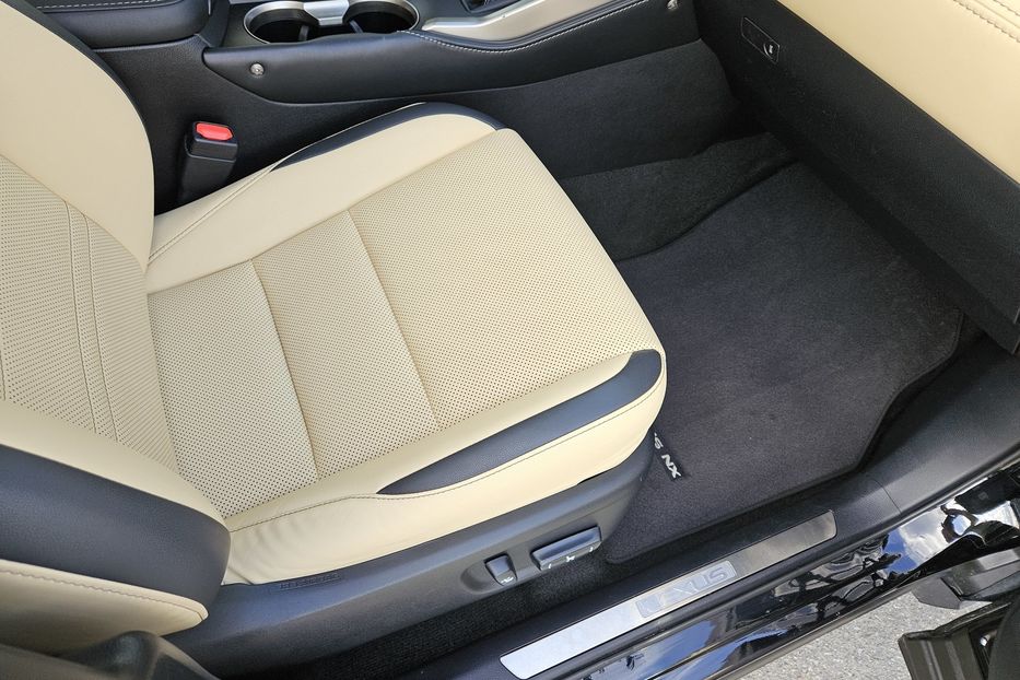 Продам Lexus NX 200 2016 года в Киеве
