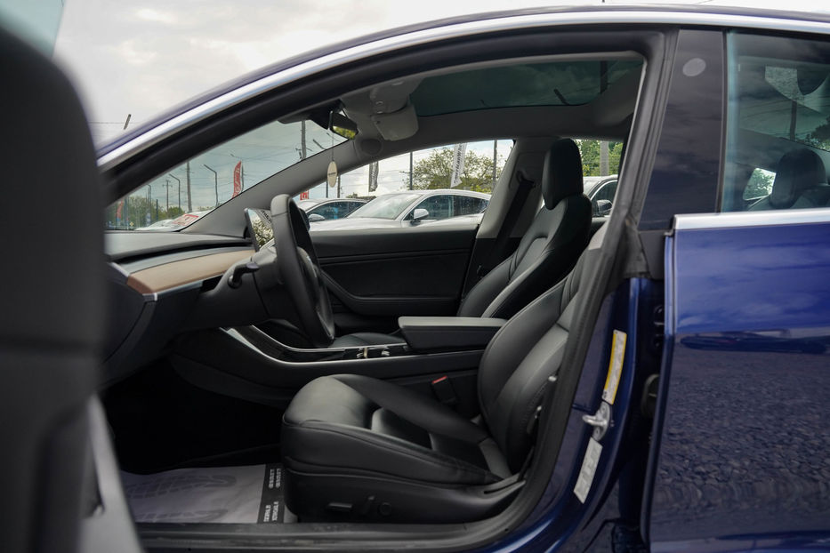 Продам Tesla Model 3 Long Range Dual Motor AWD 2020 года в Черновцах