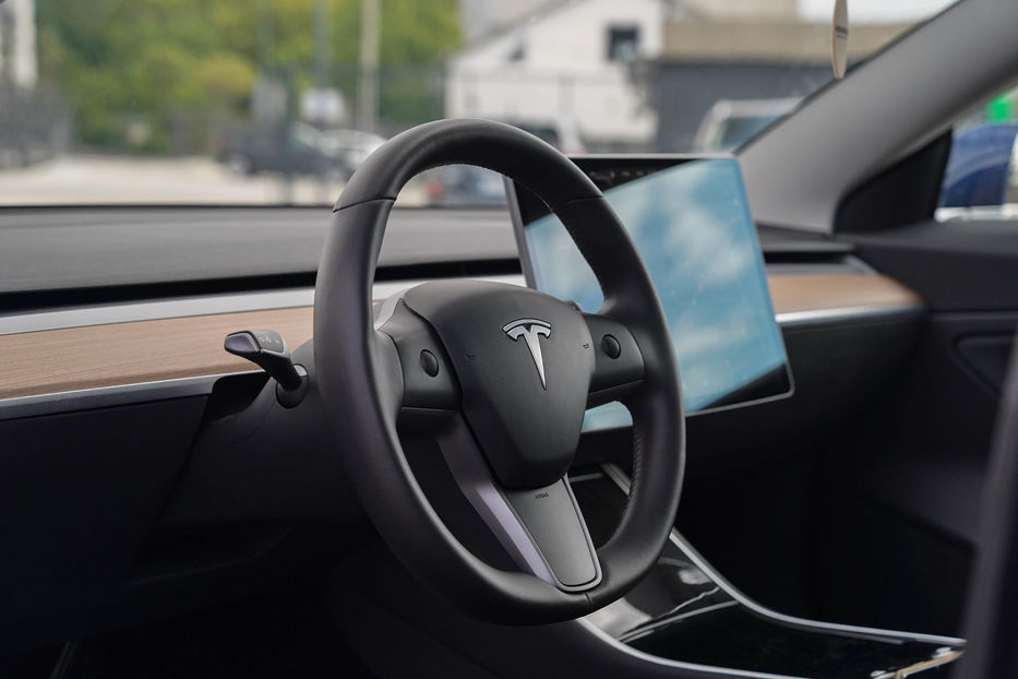 Продам Tesla Model 3 Long Range Dual Motor AWD 2020 года в Черновцах