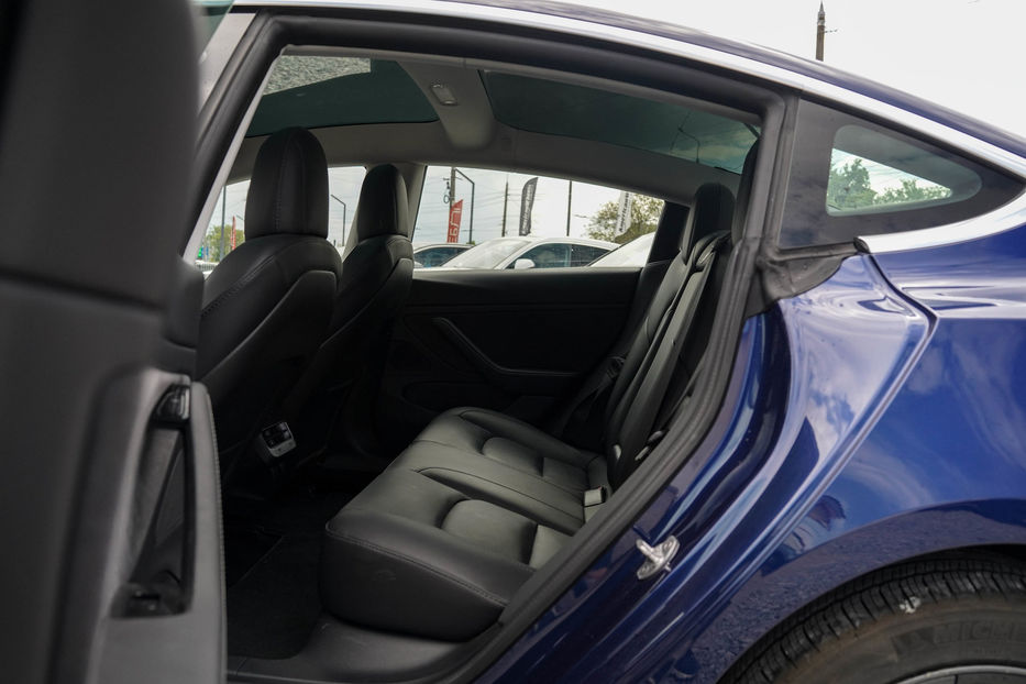 Продам Tesla Model 3 Long Range Dual Motor AWD 2020 года в Черновцах