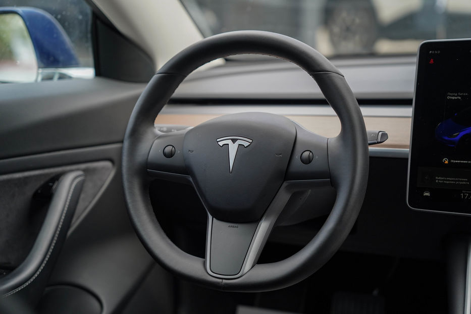 Продам Tesla Model 3 Long Range Dual Motor AWD 2020 года в Черновцах