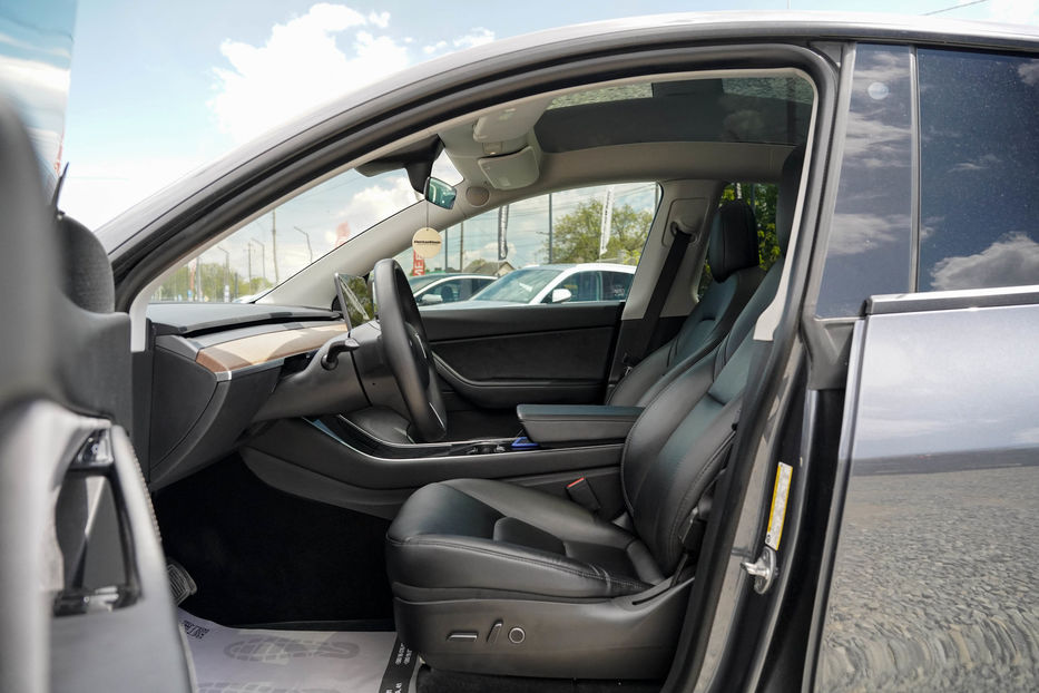 Продам Tesla Model Y Long Range Dual Motor 2020 года в Черновцах