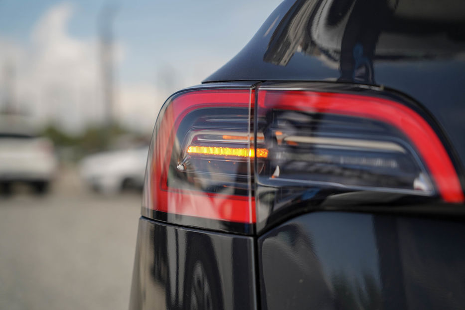 Продам Tesla Model Y Long Range Dual Motor 2020 года в Черновцах