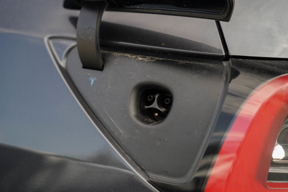 Продам Tesla Model Y Long Range Dual Motor 2020 года в Черновцах