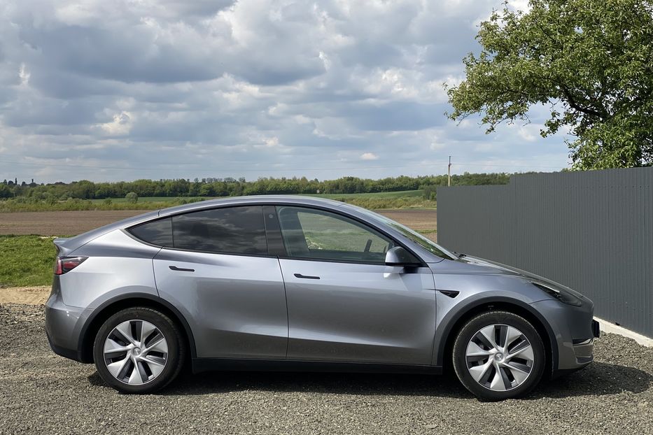 Продам Tesla Model Y 2023 года в Луцке