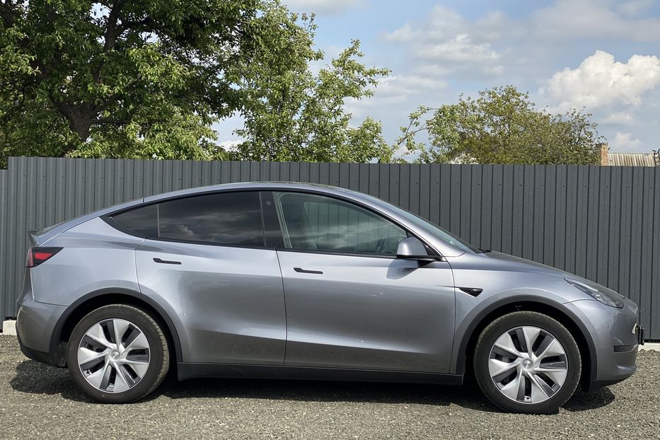 Продам Tesla Model Y 2023 года в Луцке