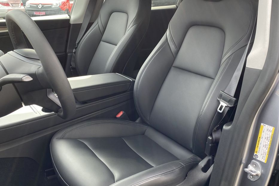 Продам Tesla Model Y 2023 года в Луцке