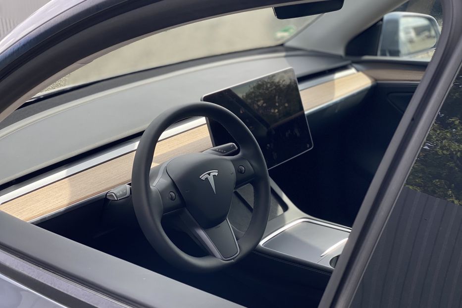 Продам Tesla Model Y 2023 года в Луцке