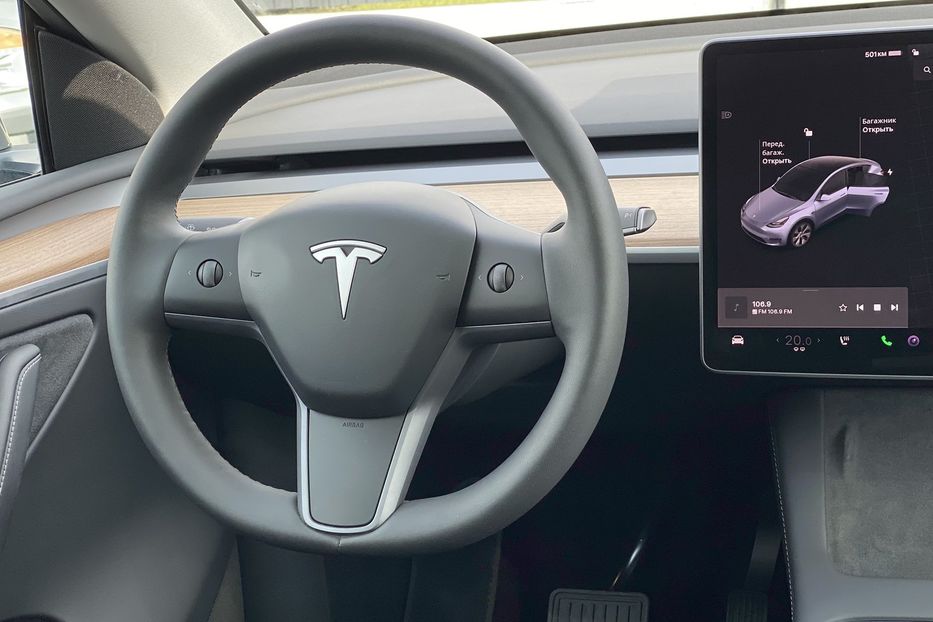 Продам Tesla Model Y 2023 года в Луцке