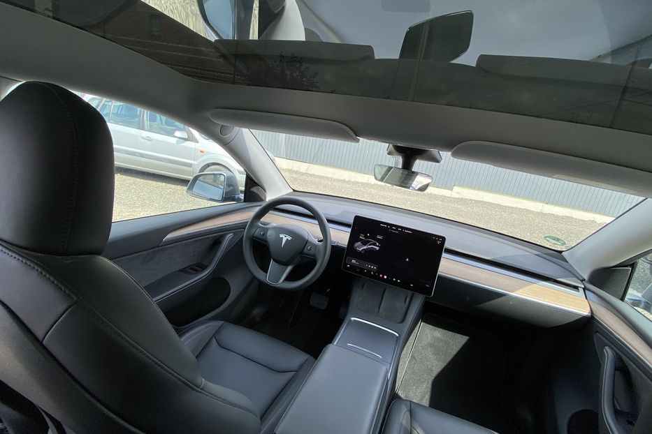 Продам Tesla Model Y 2023 года в Луцке