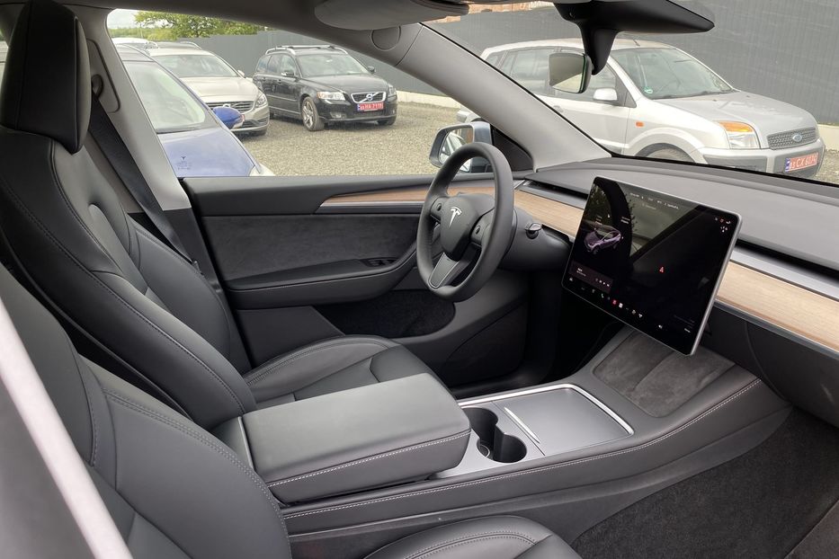 Продам Tesla Model Y 2023 года в Луцке