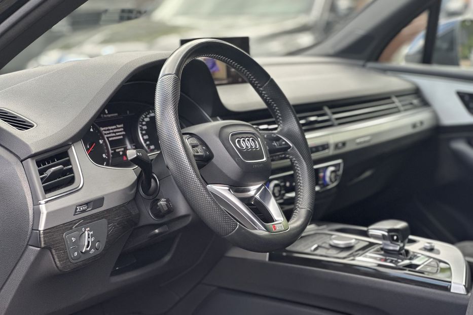 Продам Audi Q7 S-line 2017 года в Киеве